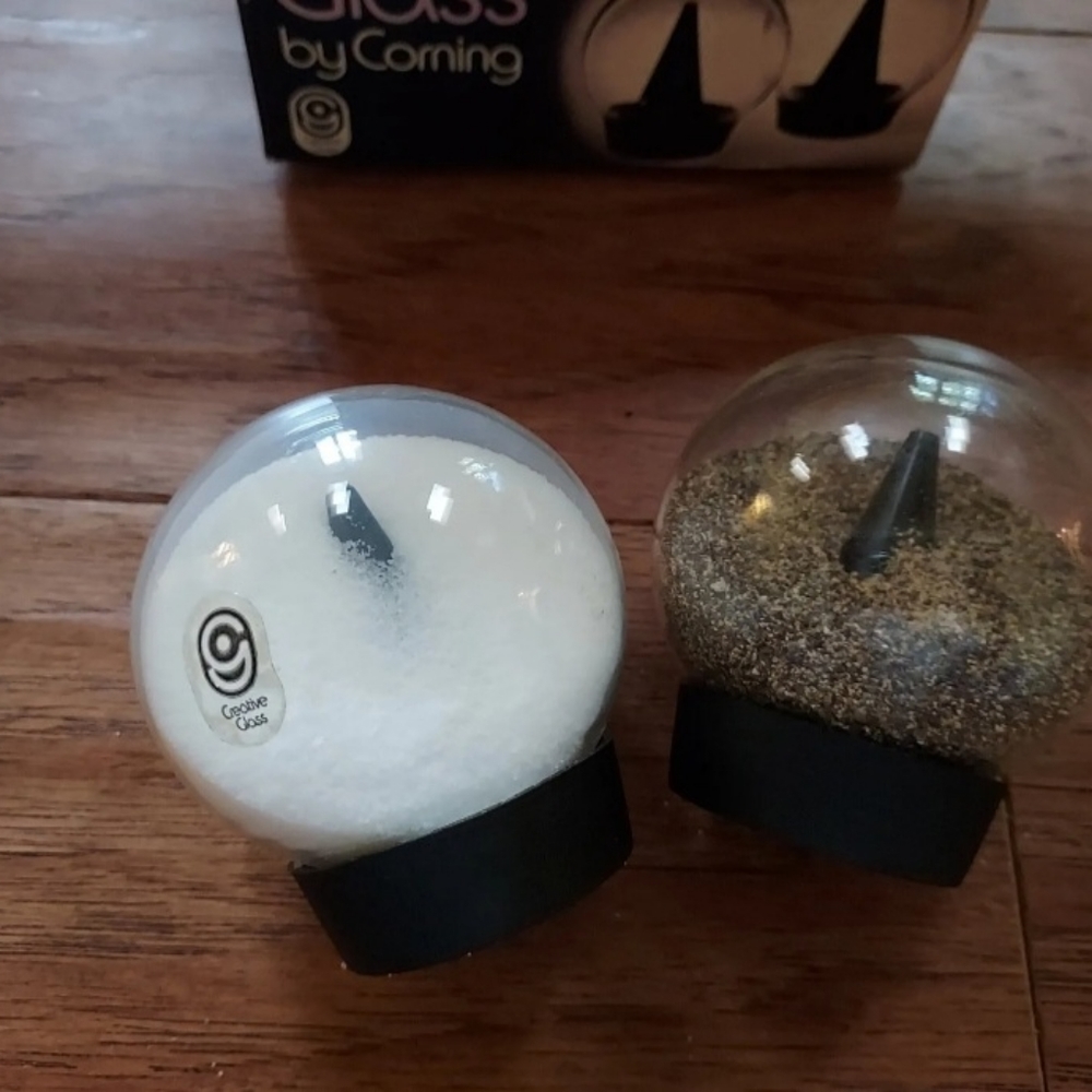 MCM Corning Creative Glass contemporary Clear ball salt and pepper shaker set - Picture 3 of 4